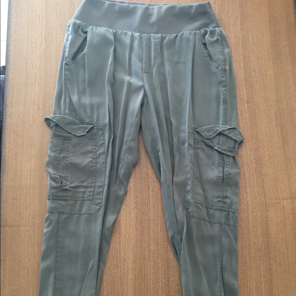 Democracy dark green capris